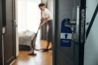Z manažerky za 150 tisíc měsíčně uklizečkou za 200 Kč na hodinu. Odvrácená strana úspěchu a bohatství, o které se příliš nemluví